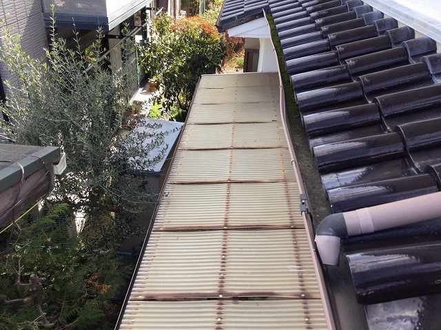 経年劣化している波板